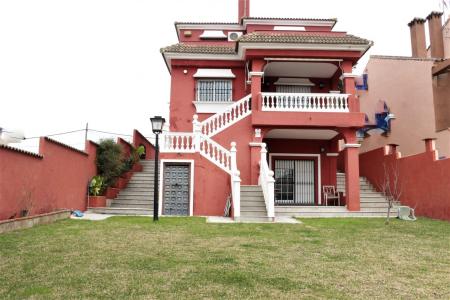 Se vende casa señorial en Los Pinos, 285 mt2, 7 habitaciones