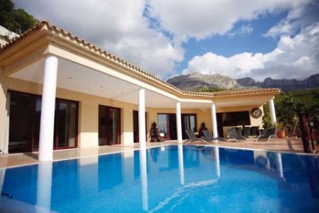 Villa de lujo en Altea (Costa Blanca) con piscina, amplia parcela y a 4.5 de todos los servicios., 586 mt2, 8 habitaciones