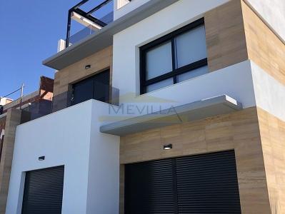 Chalets independientes a la venta en Benijofar, Alicante, España., 145 mt2, 3 habitaciones
