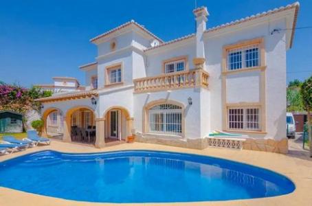 Villa en Benissa Costa (Costa Blanca) con piscina privada y a solo 250 m de la playa La Fustera., 220 mt2, 5 habitaciones
