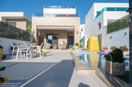 Chalet de lujo con piscina privada y solarium en Bigastro, 129 mt2, 3 habitaciones