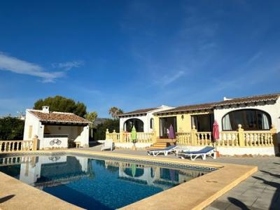 Hermosa villa en Calpe con piscina privada y vistas al mar., 252 mt2, 4 habitaciones