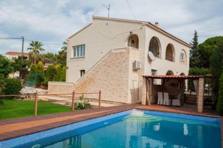 Encantadora villa de dos plantas con piscina privada en Calpe., 180 mt2, 4 habitaciones