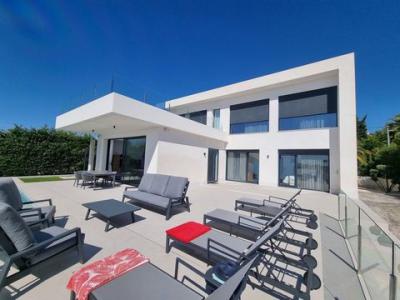 Villa moderna con piscina privada y vistas al Peñón de Ifach., 234 mt2, 5 habitaciones