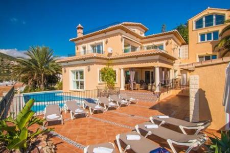 Villa de 5 dormitorios en Calpe, Costa Blanca, con piscina privada y bonitas vistas al mar, a 700 metros de la playa., 300 mt2, 5 habitaciones