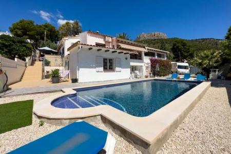 Preciosa casa de dos plantas con piscina y vistas al mar., 237 mt2, 3 habitaciones