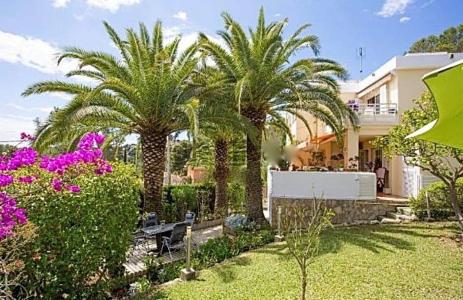 Precioso chalet en Santa Ponsa con terrazas y jardín, 185 mt2, 4 habitaciones