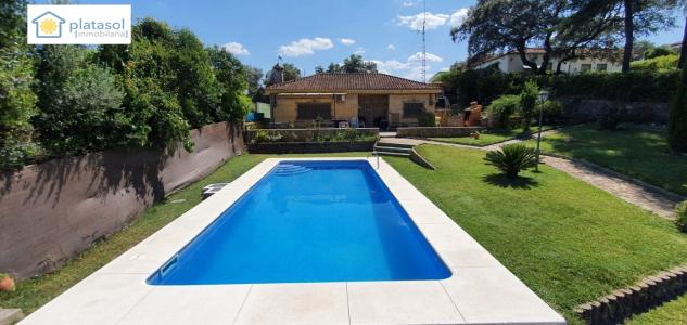 Chalet con parcela y piscina propia en Arroyo De La Plata, Sevilla, 285 mt2, 3 habitaciones