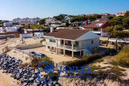 Villa independiente en primera linea de playa, 394 mt2, 8 habitaciones