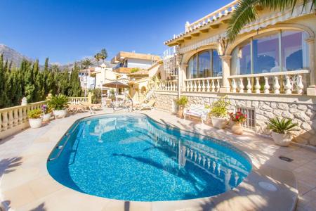 Bonita villa independiente con piscina privada, 318 mt2, 5 habitaciones