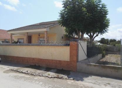 Chalet en venta en urbanización Bahía Bella de Los Alcázares (Murcia), 179 mt2, 6 habitaciones