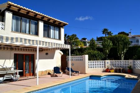 Preciosa casa a 1 km de la playa y del centro de Moraira, 220 mt2, 4 habitaciones