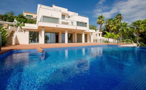 Villa de 4 dormitorios en Moraira, Costa Blanca, con piscina privada y vistas al mar, a solo 2 km de la playa., 559 mt2, 4 habitaciones