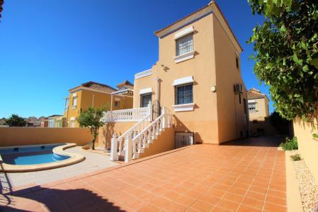 Casa unifamiliar con piscina privada en Villamartín, 120 mt2, 5 habitaciones