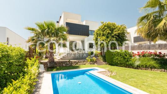 Moderno Chalet con vistas en Monasterios / Alfinach, 295 mt2, 6 habitaciones