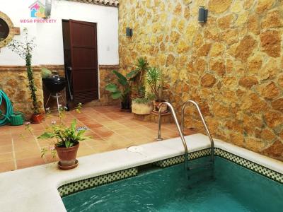 Se vende / alquila casa estilo chalet en Guadiaro, 330 mt2, 3 habitaciones