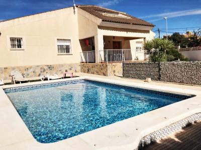 Chalet independiente con piscina en San Vicente del Raspeig, 200 mt2, 5 habitaciones