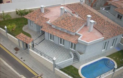 Villa de Lujo 360m2, a estrenar, con piscina, jardin y vistas al mar y a la montaña, 360 mt2, 5 habitaciones