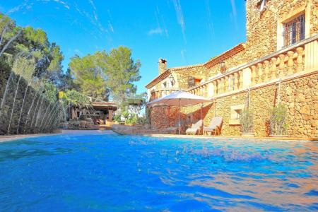 Fantástico chalet ubicado en una zona espectacular con piscina y garaje., 466 mt2, 5 habitaciones