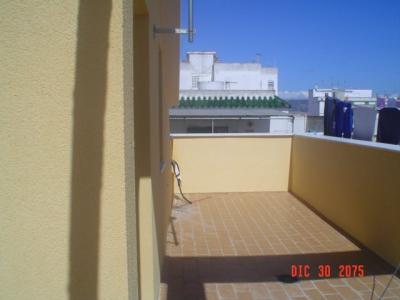 VENTA DE PISO DUPLEX ADOSADO EN BARBATE  ,LISTO PARA ENTRAR A VIVIR, 85 mt2, 2 habitaciones