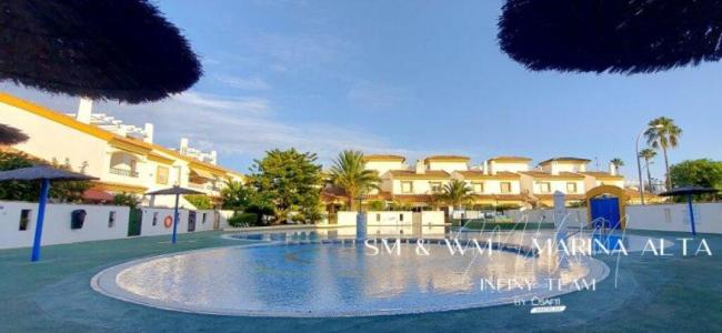 Oliva Nova: ¡Oportunidad! Se vende bajo grande a un paso de la playa, 117 mt2, 4 habitaciones