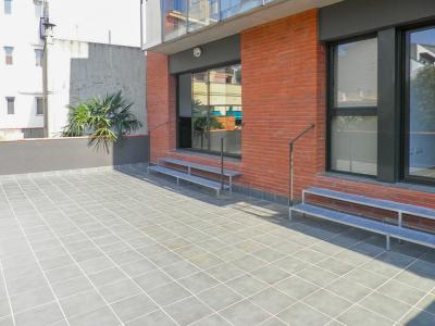 Edificio en el centro de Figueres, con planta baja, patio y parquing privado., 990 mt2, 17 habitaciones
