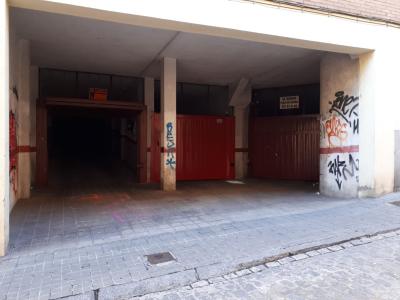 Se vende parking completo con 25 plazas de aparcamiento, 600 mt2