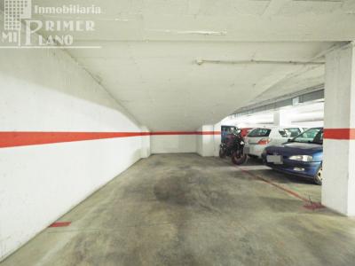 SE VENDE garaje + trastero en zona centro junto a calle Doña Crisanta muy amplios, 20 mt2