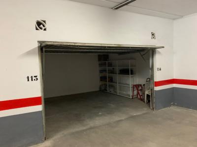 Garaje cerrado, doble con mucho espacio, 25 mt2