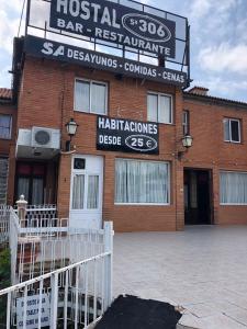 Se vende Hostal-Restaurante en autovía A3 km306 Valencia, 20 habitaciones