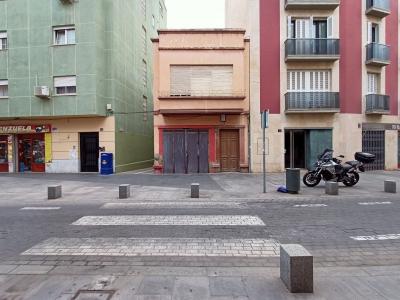 Local comercial en calle Murcia (Almería), 109 mt2