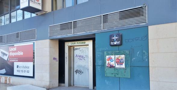 LOCAL COMERCIAL FRENTE A LA ESTACIÓN DE RENFE ANTERIOR SUCURSAL BANCARIA, 175 mt2