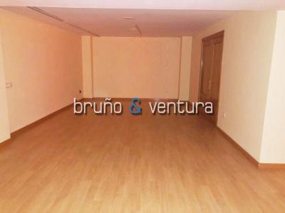 EN VENTA LOCAL COMERCIAL EN EL CENTRO DE EL VENDRELL, 144 mt2