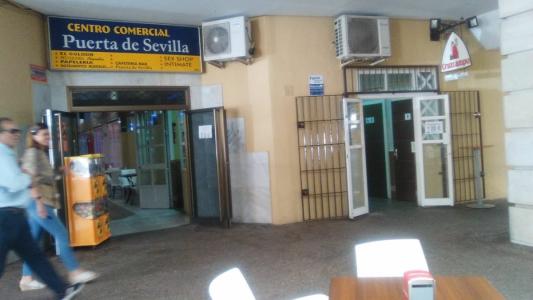 Gran Oportunidad. Local comercial en planta baja en Centro Comercial Puertas de Sevilla, 68 mt2