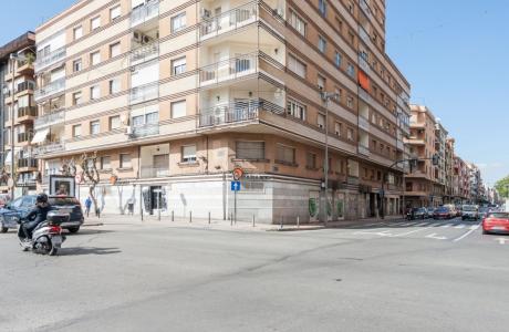 !Local comercial con mas de 30 metros de fachada¡, 520 mt2