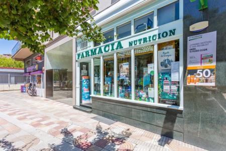 Se vende Farmacia en Avda. de Barañain, 6, 74 mt2