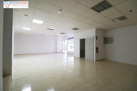 LOCAL COMERCIAL ACONDICIONADO PARA REALIZAR CUALQUIER ACTIVIDAD ZONA DE PASO, 122 mt2