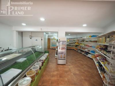 Se local en venta o alquiler en la zona centro de Tomelloso de 97 metros2 con almacen y baño, 97 mt2