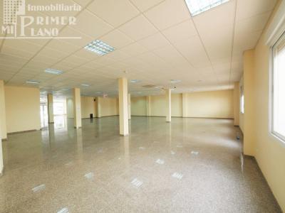 Local comercial en venta y alquiler en calle Socuellamos de 450 m2 en perfecto estado y diáfano, 420 mt2