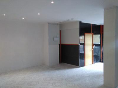 Local comercial situado en Calle Valencia de Torrent, 59 mt2