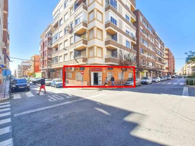 LOCAL COMERCIAL ADECUADO PARA BAR RESTAURANTE EN EL CENTRO DE TORREVIEJA, 121 mt2