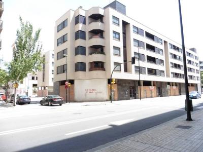 Local comercial de 325 m2 en zona Plaza Utrillas de Zaragoza, a instalar., 341 mt2