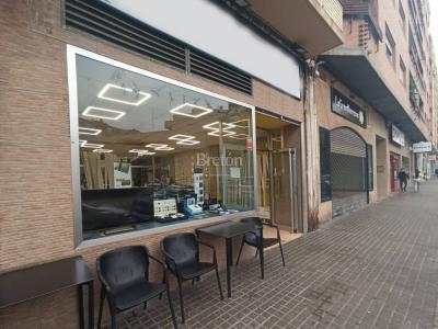 GRAN LOCAL COMERCIAL ENFRENTE AL CENTRO DE SALUD SAN JOSÉ, 450 mt2