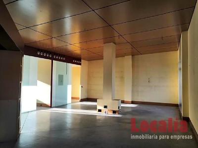 Local comercial en Centro Empresarial, Santander., 442 mt2, 3 habitaciones