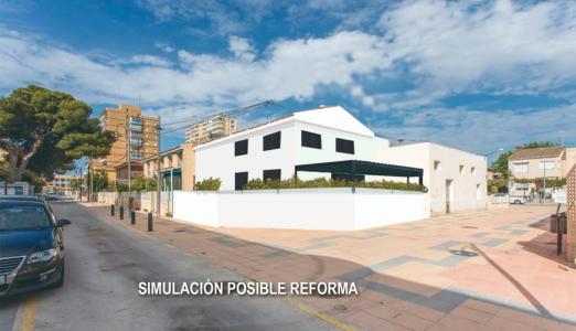 Sólo para ojos expertos! Posibilidad de vivienda con gran terraza en 2a línea de playa en La Ribera, 144 mt2