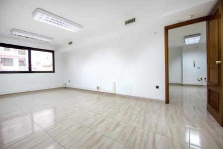 Oficina de 150 m2 en zona Ramblas cerca de Plaza Patines y Avenidas., 150 mt2