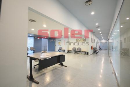 Torreblanca – Preciosa oficina de 292m2 en edificio moderno y muy reconocido: Policlínico, 292 mt2