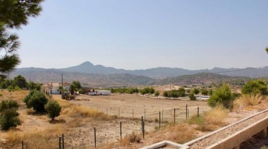 Varias parcelas de terreno en venta en un hermoso y extenso valle en la Región de Murcia
