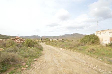 Venta de Cortijo en ruinas con parcela agrarias mas solar urbano en Las Casillas Pozo de los Frailes, 8814 mt2