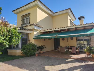 CHALET PAREADO EN VENTA  CON INMEJORABLE UBICACION, 197 mt2, 4 habitaciones